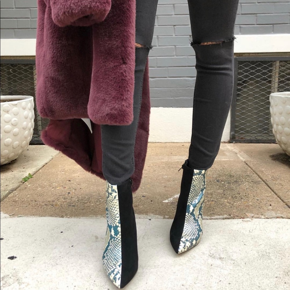 Worn Once, Something Navy two-tone booties